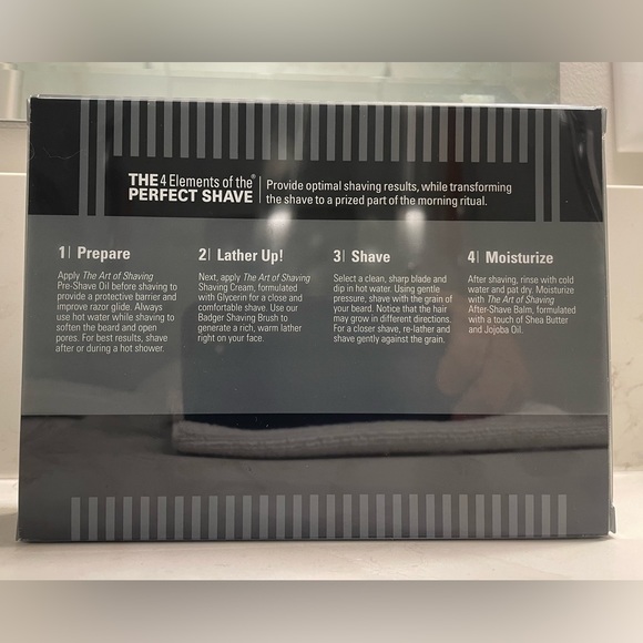 UNSCENTED GIFTED GROOMER KIT by the Art of Shaving - Picture 2 of 2